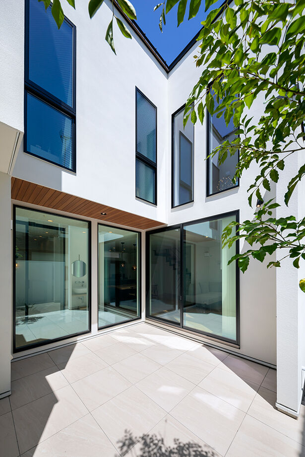 アールギャラリー(アールプランナー) 【3000万円台/シンプルモダン/30坪台/間取り図】カーテンのいらない都市生活。テラスを囲む、コの字型の家の建築実例画像8