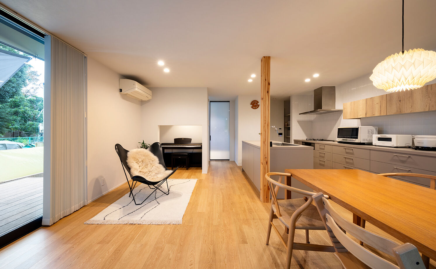 アールギャラリー(アールプランナー) 【2000万円台/29坪台/間取り図】限られた敷地を活かす設計術。ウッドデッキと緑景で、面積以上の開放感をの建築実例画像6