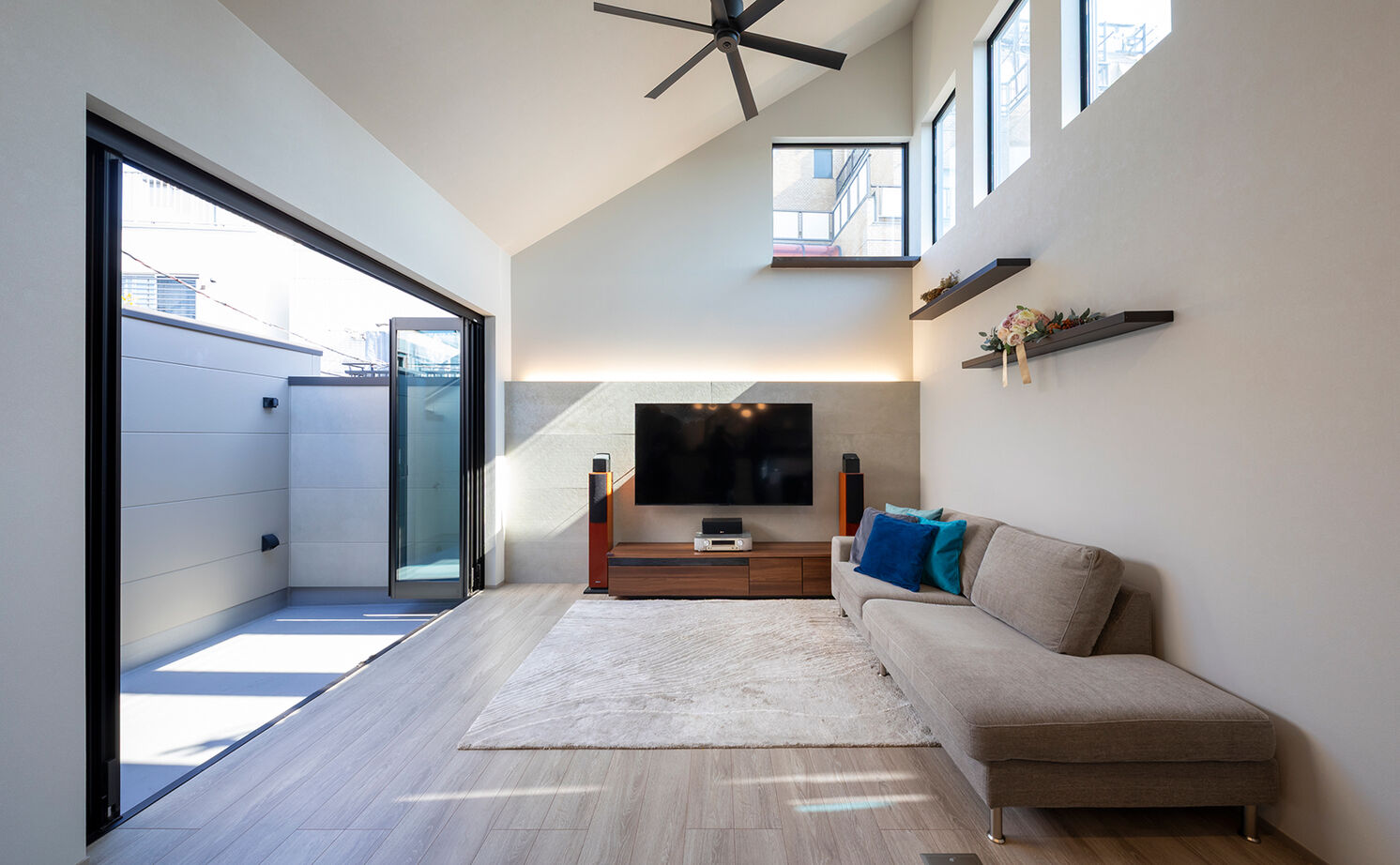 アールギャラリー(アールプランナー) 【2000万円台/30坪台】27坪台の敷地で建てる、2階LDKプラン。「空間のタテ使い」で広く暮らすの建築実例画像2