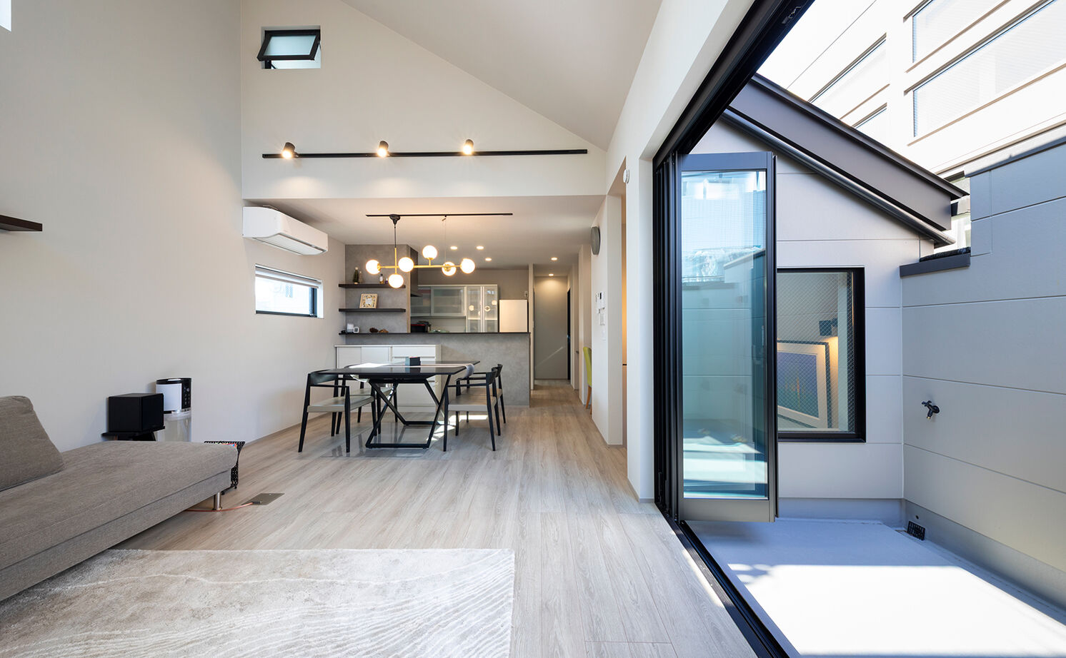 アールギャラリー(アールプランナー) 【2000万円台/30坪台】27坪台の敷地で建てる、2階LDKプラン。「空間のタテ使い」で広く暮らすの建築実例画像6