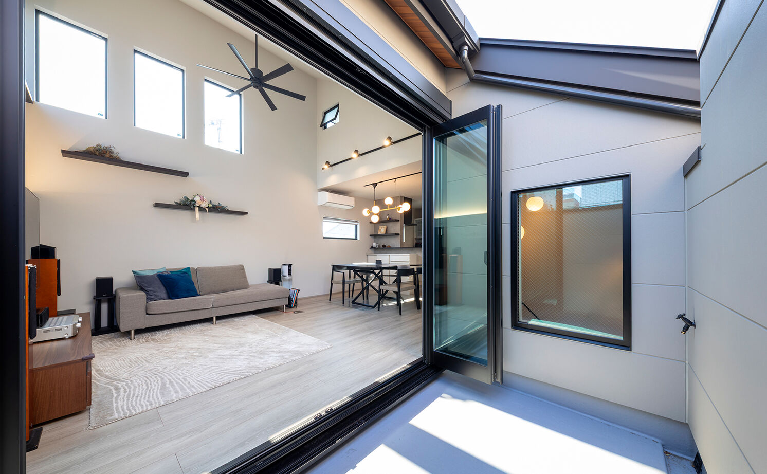 アールギャラリー(アールプランナー) 【2000万円台/30坪台】27坪台の敷地で建てる、2階LDKプラン。「空間のタテ使い」で広く暮らすの建築実例画像7