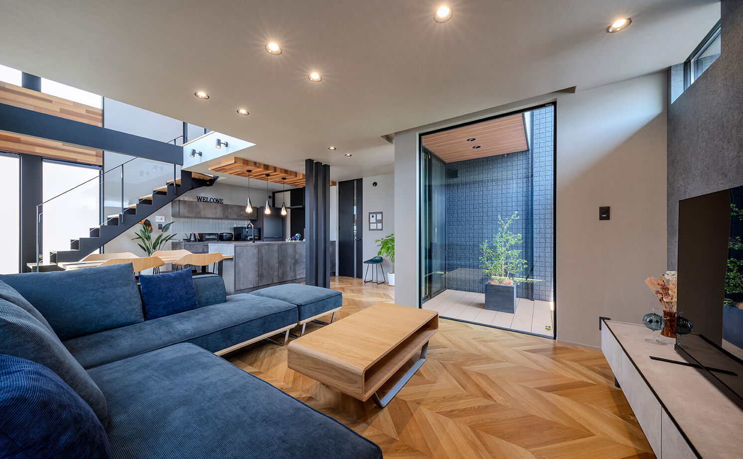 アールギャラリー(アールプランナー) 【3000万円台/30坪台/3LDK/間取り図】吹抜け×大窓×屋上庭園×家事ラク動線。日常と非日常がつながる素敵空間の建築実例画像2