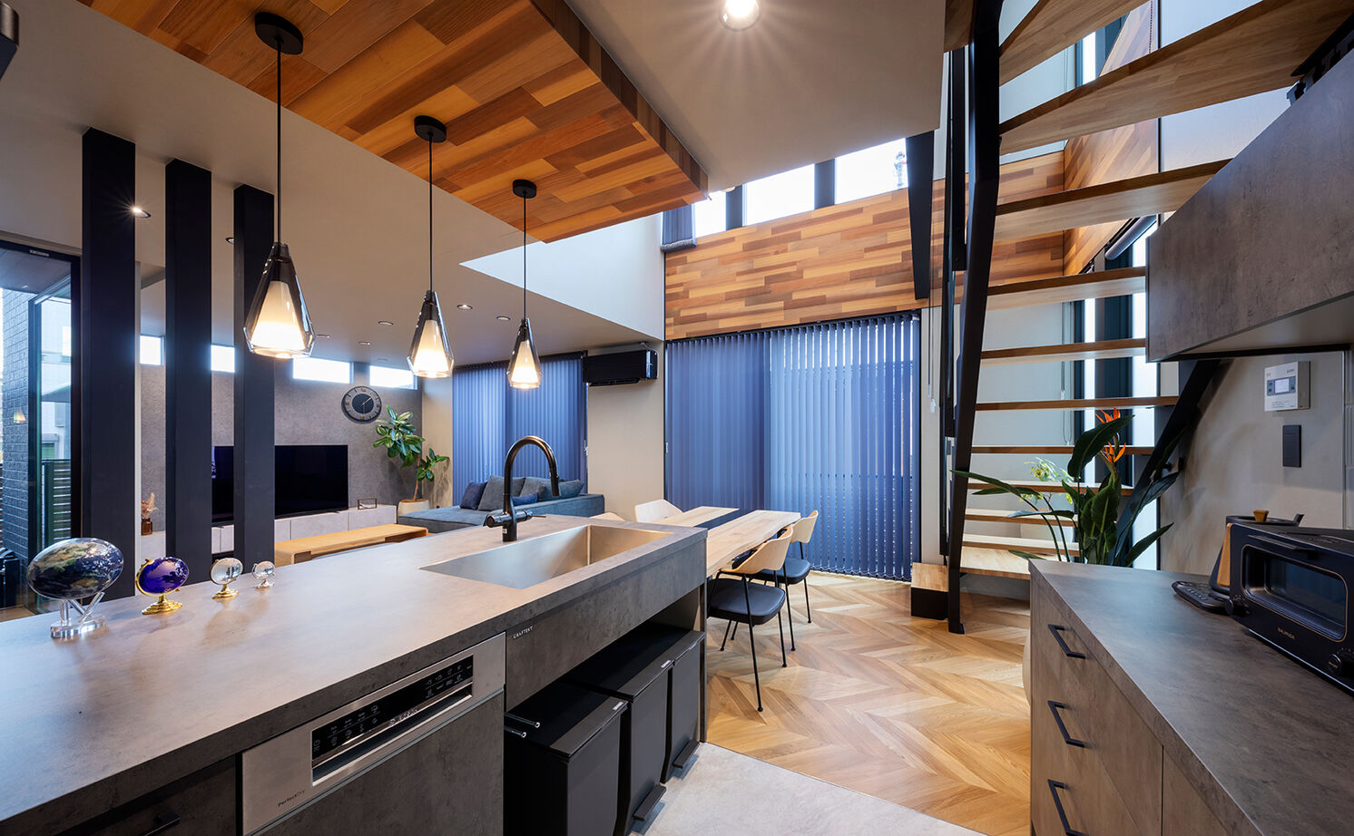 アールギャラリー(アールプランナー) 【3000万円台/30坪台/3LDK/間取り図】吹抜け×大窓×屋上庭園×家事ラク動線。日常と非日常がつながる素敵空間の建築実例画像10