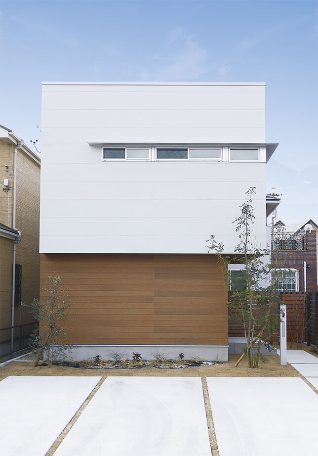 アールギャラリー(アールプランナー) 【2000万円台/2階建て/30坪台/間取り図】南面を閉じる逆転の発想。吹き抜けと中庭のある期待以上の家にの建築実例画像1