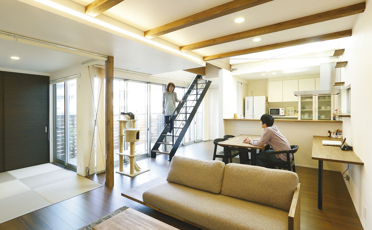 アールギャラリー(アールプランナー) 【2000万円台/2階建て/30坪台/間取り図】南面を閉じる逆転の発想。吹き抜けと中庭のある期待以上の家にの建築実例画像3