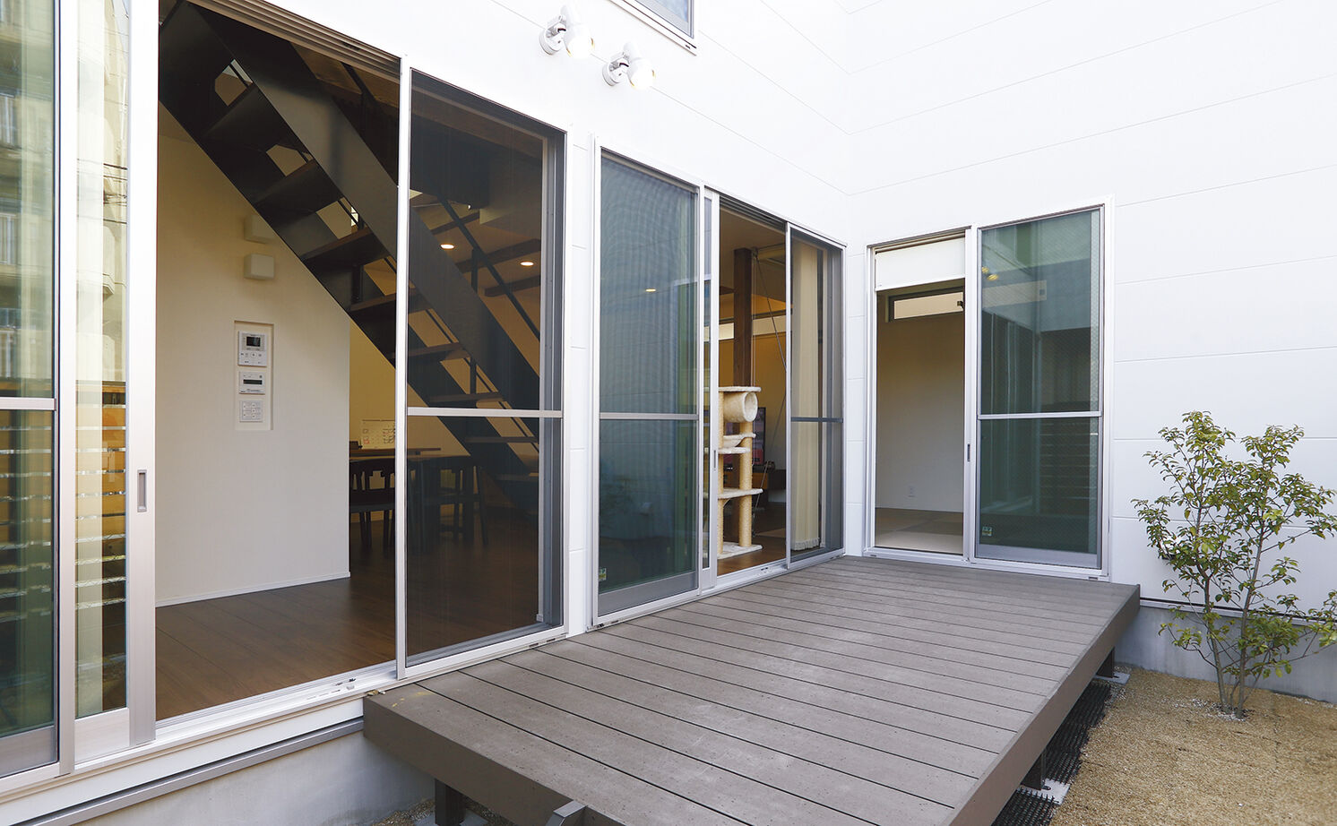 アールギャラリー(アールプランナー) 【2000万円台/2階建て/30坪台/間取り図】南面を閉じる逆転の発想。吹き抜けと中庭のある期待以上の家にの建築実例画像11