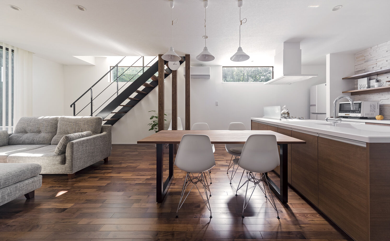 アールギャラリー(アールプランナー) 【2000万円台/30坪台/4LDK/間取り図】旗竿地を活かす設計。ピクチャーウインドウから竹林を望む暮らしの建築実例画像1