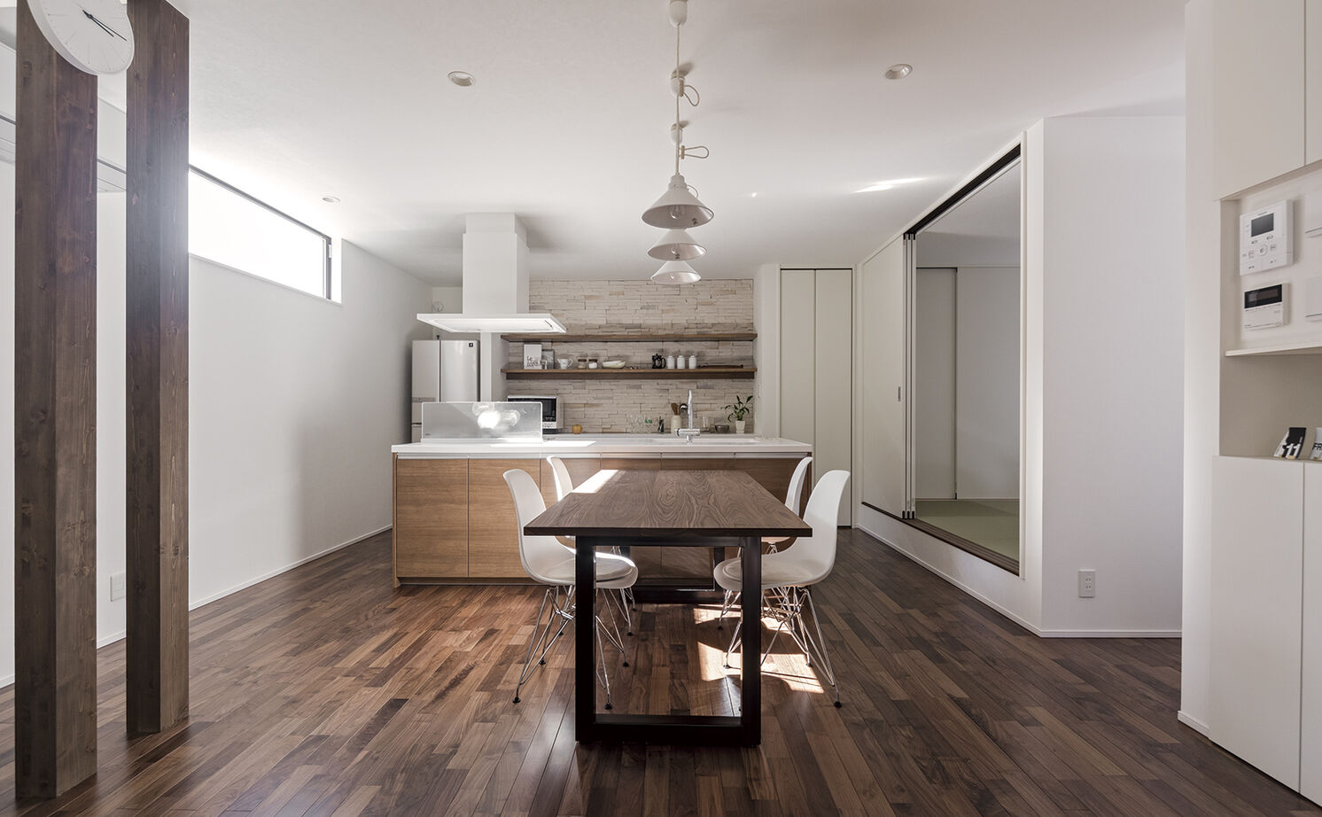 アールギャラリー(アールプランナー) 【2000万円台/30坪台/4LDK/間取り図】旗竿地を活かす設計。ピクチャーウインドウから竹林を望む暮らしの建築実例画像3