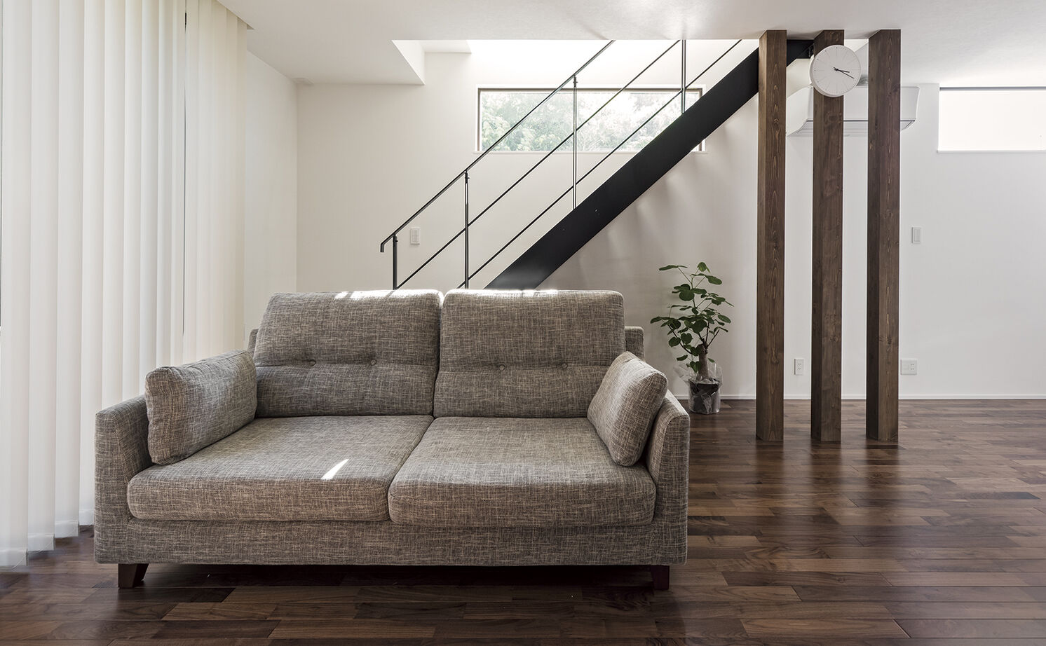 アールギャラリー(アールプランナー) 【2000万円台/30坪台/4LDK/間取り図】旗竿地を活かす設計。ピクチャーウインドウから竹林を望む暮らしの建築実例画像4