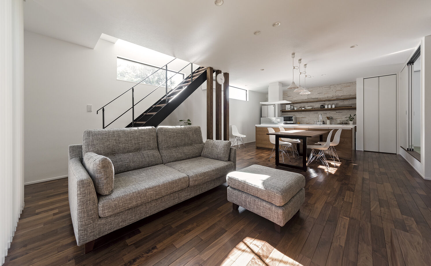 アールギャラリー(アールプランナー) 【2000万円台/30坪台/4LDK/間取り図】旗竿地を活かす設計。ピクチャーウインドウから竹林を望む暮らしの建築実例画像5