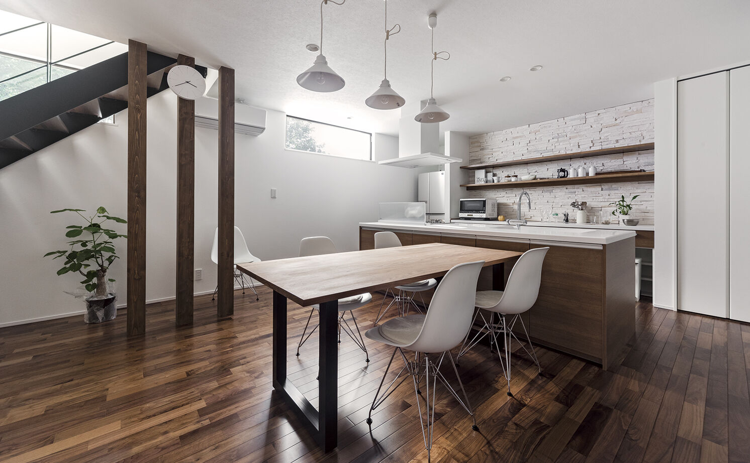 アールギャラリー(アールプランナー) 【2000万円台/30坪台/4LDK/間取り図】旗竿地を活かす設計。ピクチャーウインドウから竹林を望む暮らしの建築実例画像6