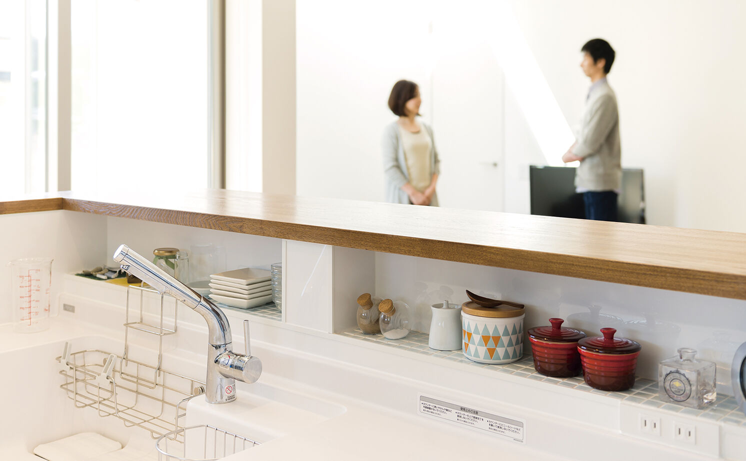 アールギャラリー(アールプランナー) 【2000万円台/30坪/2階建て】コンビのスリット窓が眩しい。吹抜けが生み出す、陽だまりがあふれるリビングの建築実例画像10