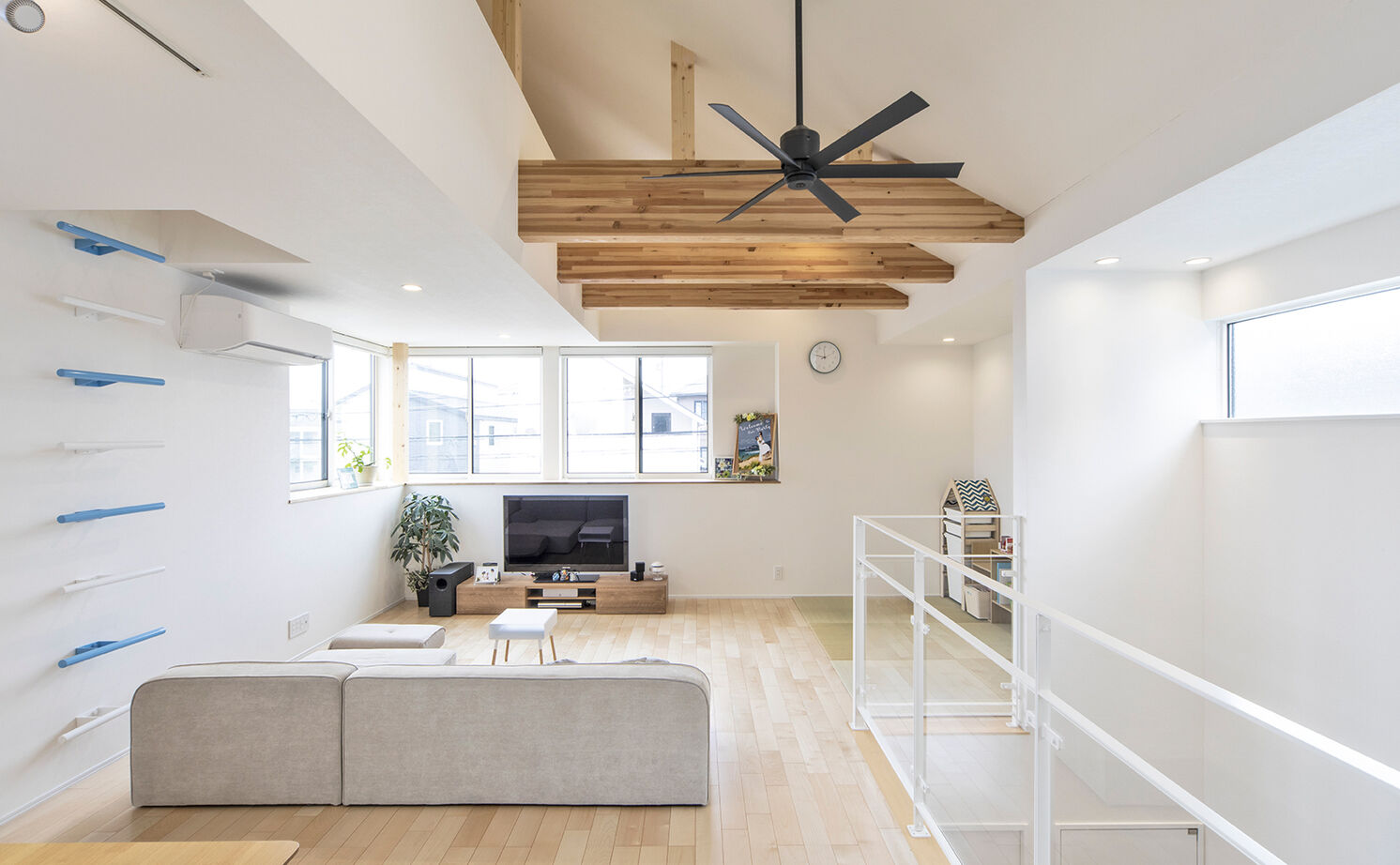 アールギャラリー(アールプランナー) 【2000万円台/30坪台/ビルトインガレージ/間取り図】2階リビングでカーテンいらずの開放的なガレージハウスの建築実例画像3