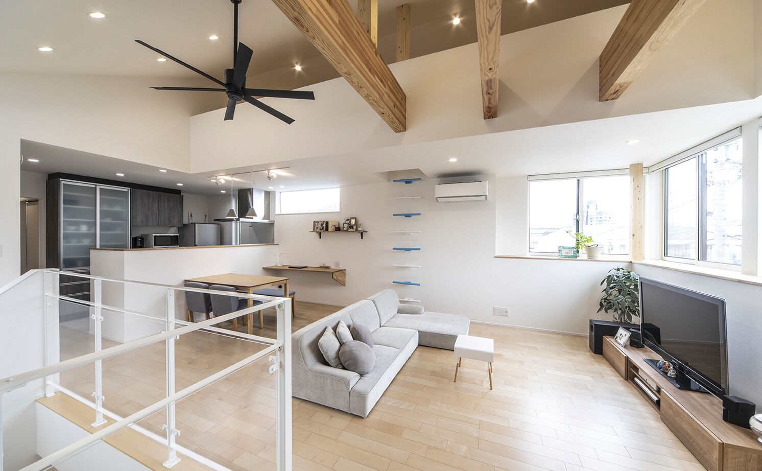 アールギャラリー(アールプランナー) 【2000万円台/30坪台/ビルトインガレージ/間取り図】2階リビングでカーテンいらずの開放的なガレージハウスの建築実例画像6