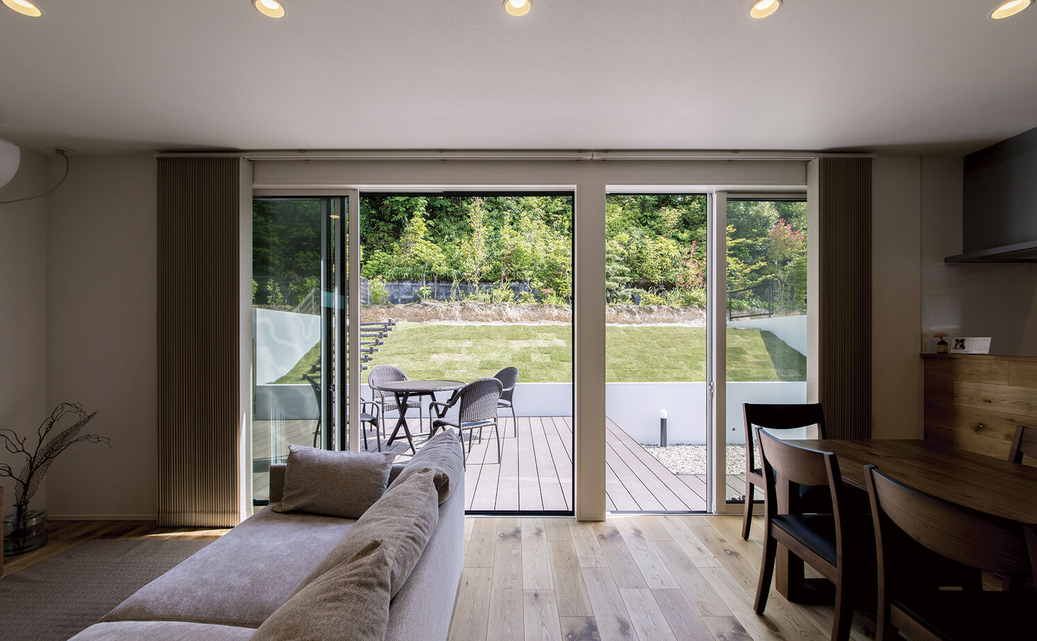 アールギャラリー(アールプランナー)  【1000万円台/30坪台/4LDK/間取り図】芝生で遊んで、デッキで寛ぐ、屋上のあるアウトドアリビングの家 の建築実例画像5