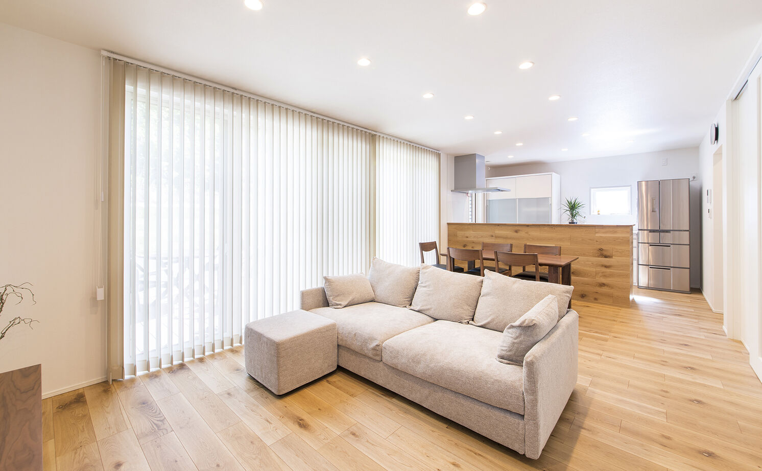 アールギャラリー(アールプランナー)  【1000万円台/30坪台/4LDK/間取り図】芝生で遊んで、デッキで寛ぐ、屋上のあるアウトドアリビングの家 の建築実例画像6