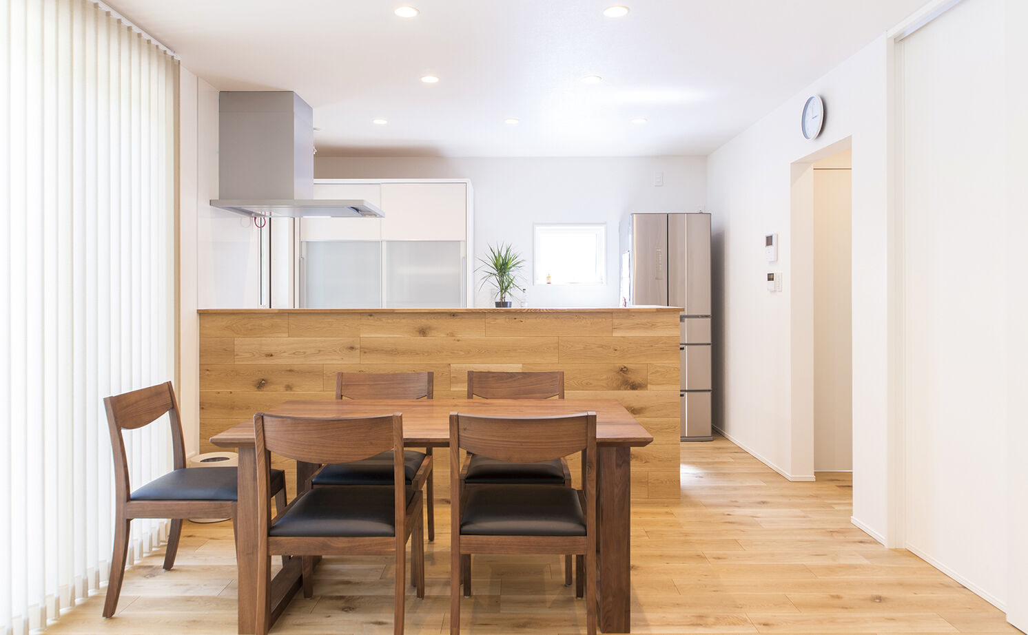 アールギャラリー(アールプランナー)  【1000万円台/30坪台/4LDK/間取り図】芝生で遊んで、デッキで寛ぐ、屋上のあるアウトドアリビングの家 の建築実例画像7