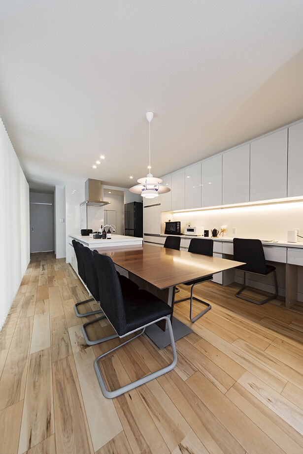 アールギャラリー(アールプランナー) 【2000万円台/2階建て/30坪台/4LDK/間取り図】土間収納と賢い家事動線。中庭のあるシンプルモダンな白い家の建築実例画像4