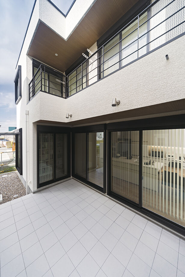 アールギャラリー(アールプランナー) 【2000万円台/2階建て/30坪台/4LDK/間取り図】土間収納と賢い家事動線。中庭のあるシンプルモダンな白い家の建築実例画像5