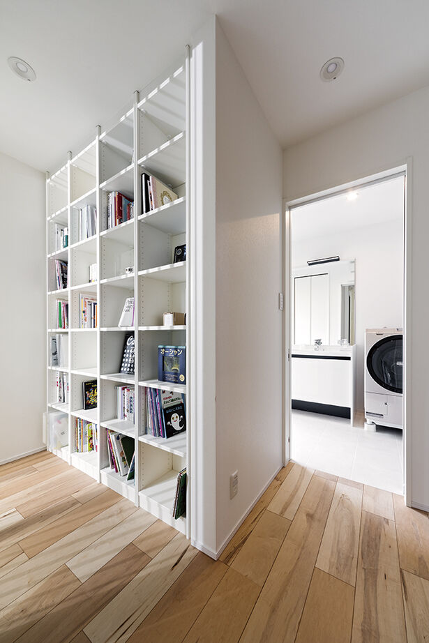 アールギャラリー(アールプランナー) 【2000万円台/2階建て/30坪台/4LDK/間取り図】土間収納と賢い家事動線。中庭のあるシンプルモダンな白い家の建築実例画像8