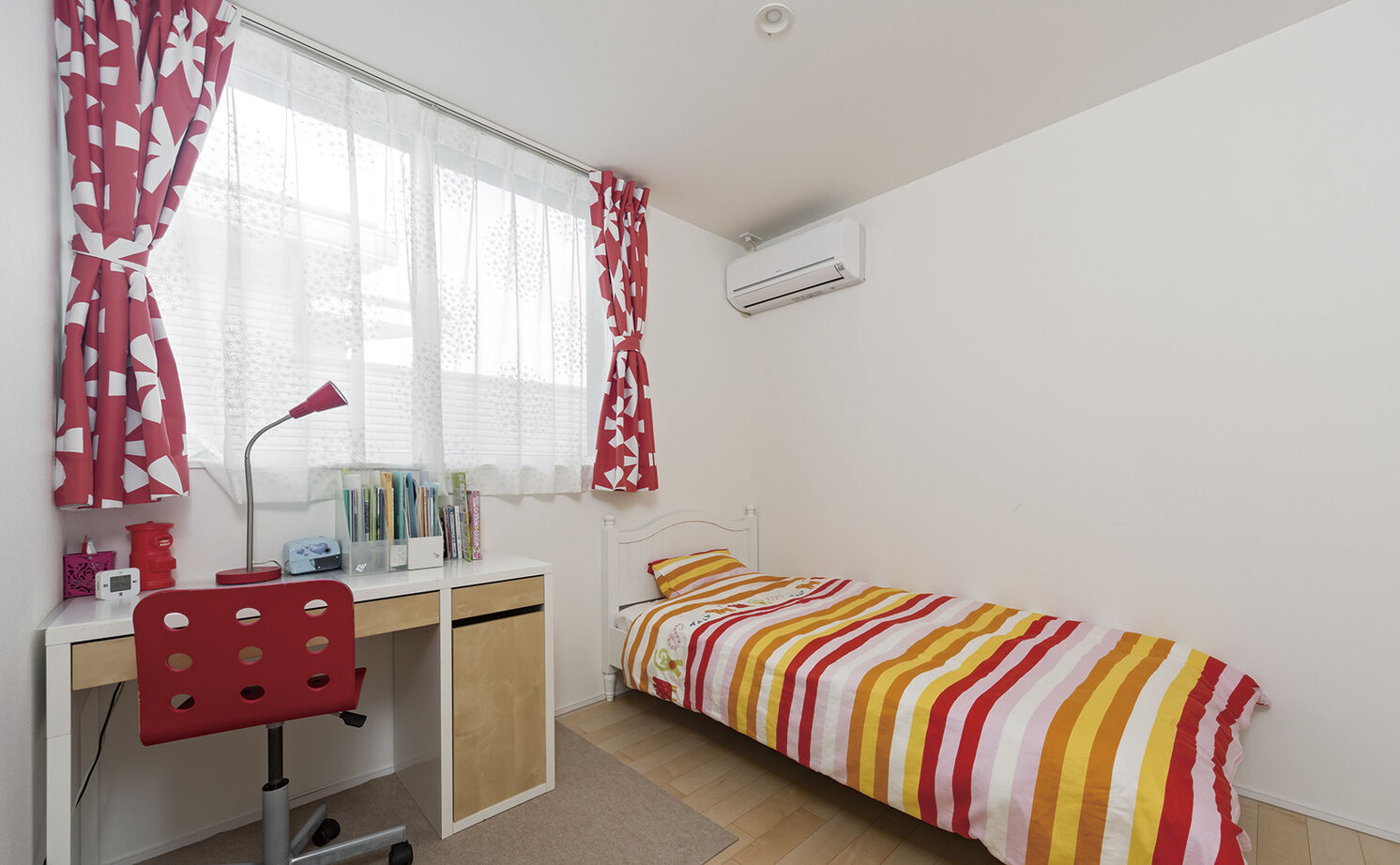 アールギャラリー(アールプランナー) 【2000万円台/2階建て/30坪台/4LDK/間取り図】土間収納と賢い家事動線。中庭のあるシンプルモダンな白い家の建築実例画像10