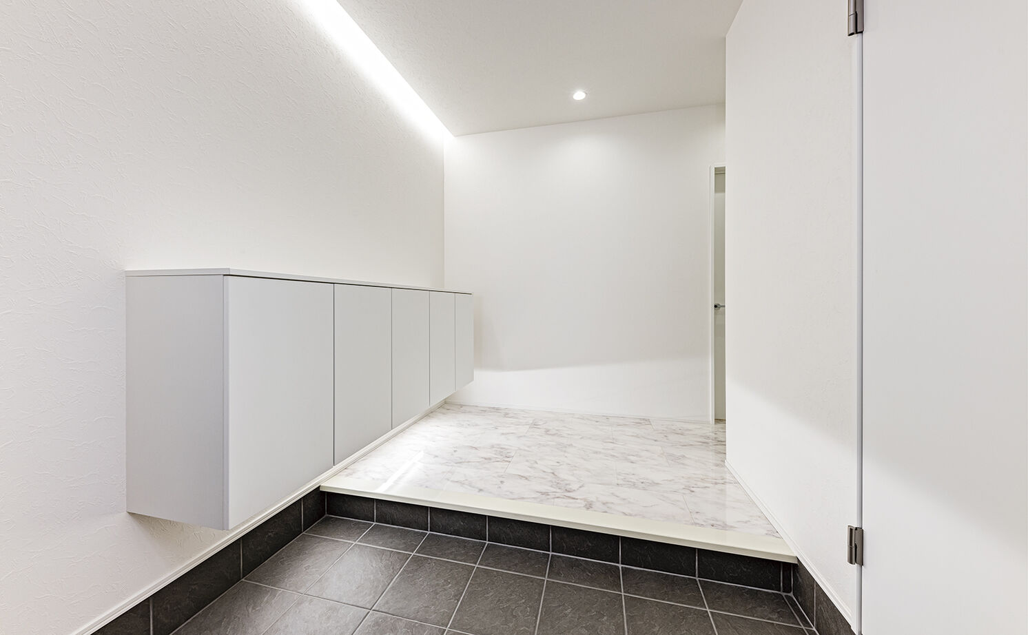 アールギャラリー(アールプランナー) 【3000万円台/50坪/ビルトインガレージ/店舗併用住宅/間取り図】天井高4ｍ超の大空間でホテルライクな家の建築実例画像5