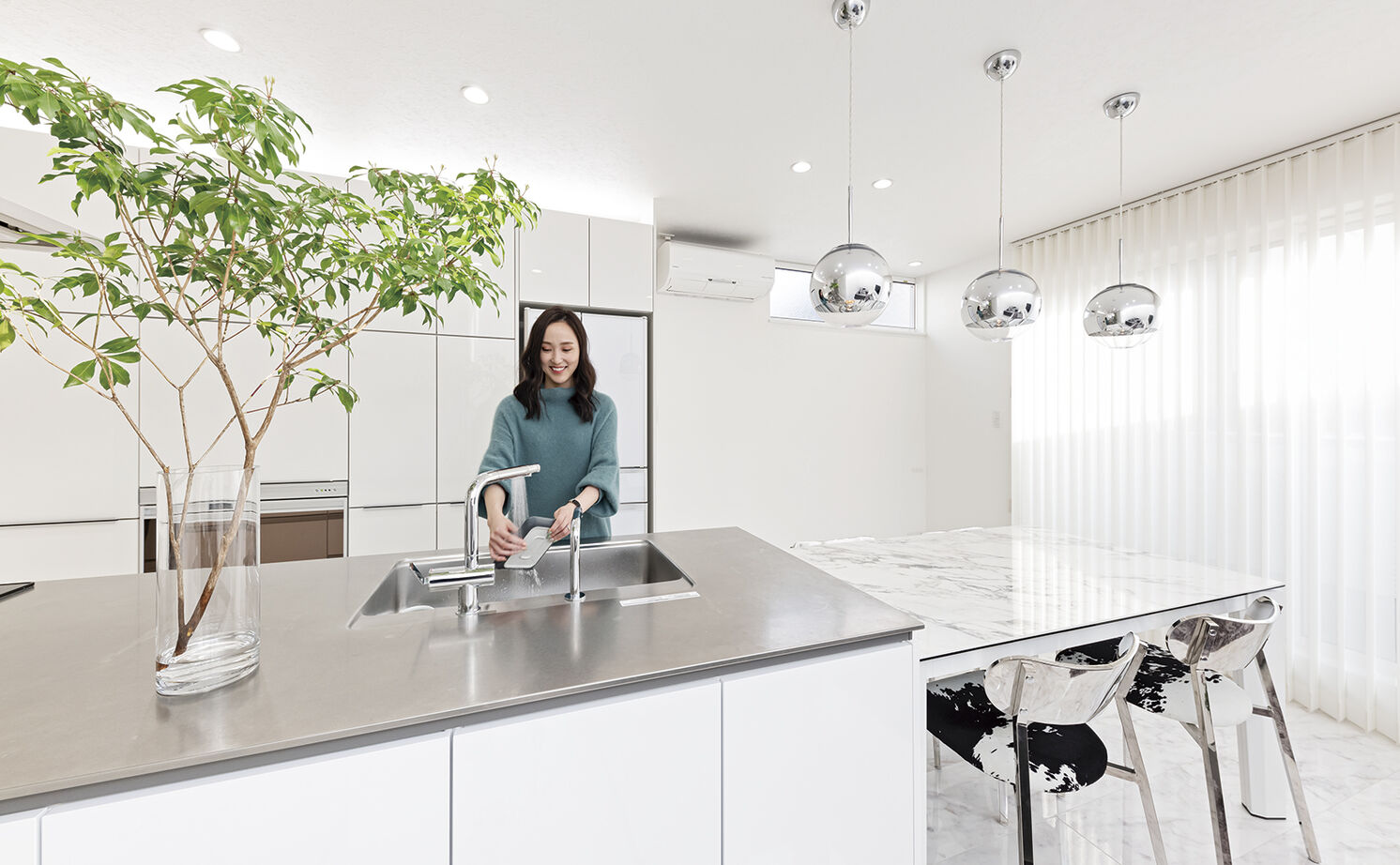 アールギャラリー(アールプランナー) 【3000万円台/50坪/ビルトインガレージ/店舗併用住宅/間取り図】天井高4ｍ超の大空間でホテルライクな家の建築実例画像8