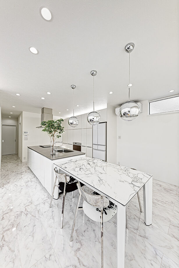 アールギャラリー(アールプランナー) 【3000万円台/50坪/ビルトインガレージ/店舗併用住宅/間取り図】天井高4ｍ超の大空間でホテルライクな家の建築実例画像12