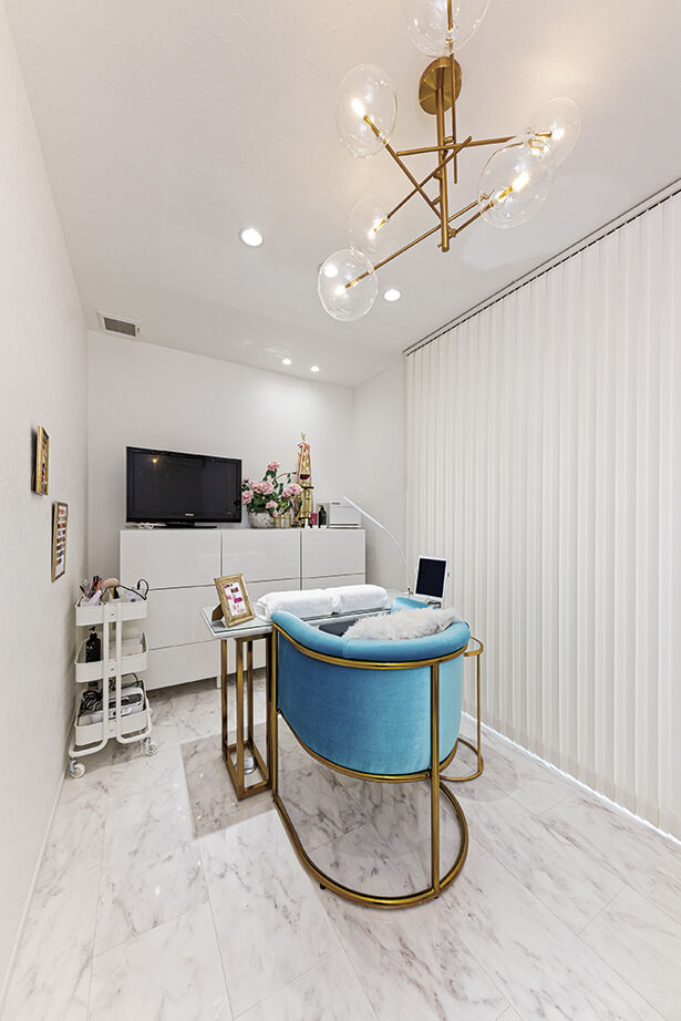 アールギャラリー(アールプランナー) 【3000万円台/50坪/ビルトインガレージ/店舗併用住宅/間取り図】天井高4ｍ超の大空間でホテルライクな家の建築実例画像14