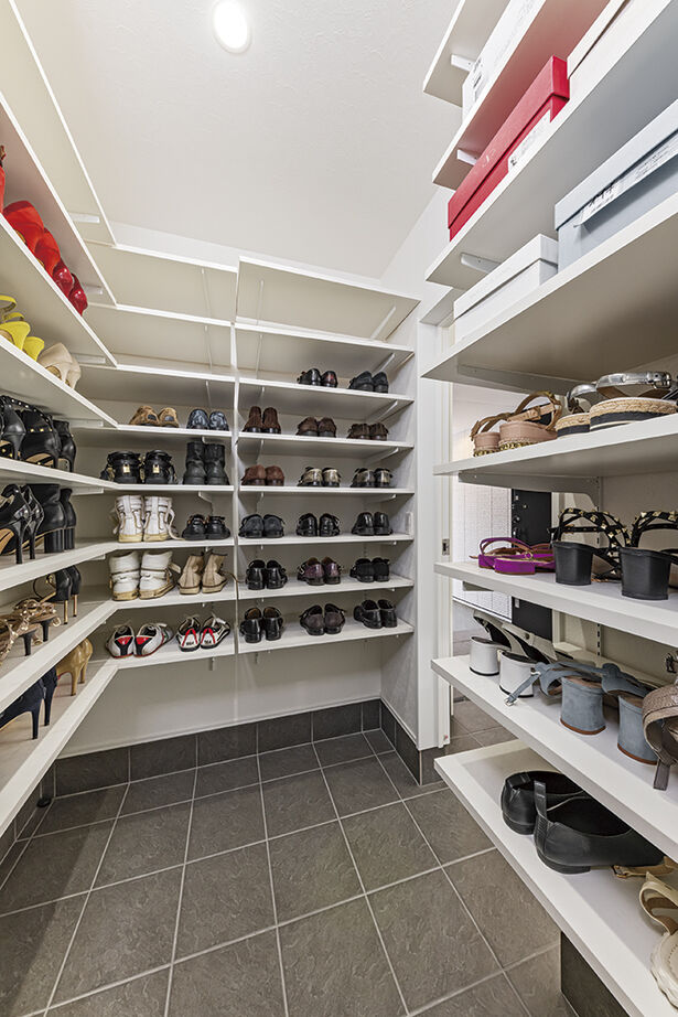 アールギャラリー(アールプランナー) 【3000万円台/50坪/ビルトインガレージ/店舗併用住宅/間取り図】天井高4ｍ超の大空間でホテルライクな家の建築実例画像17