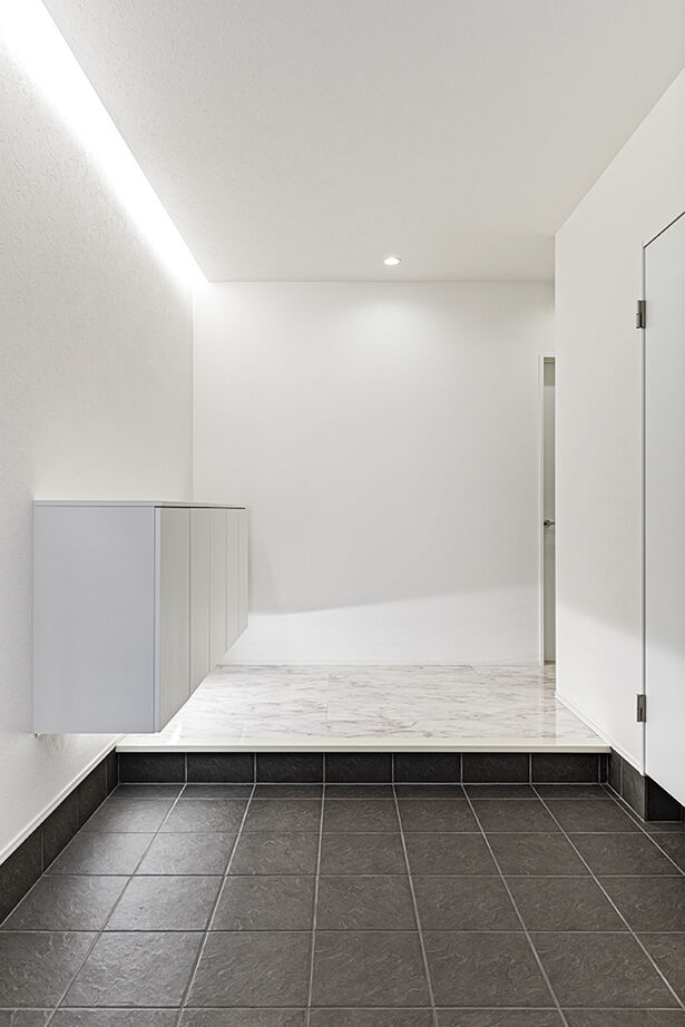 アールギャラリー(アールプランナー) 【3000万円台/50坪/ビルトインガレージ/店舗併用住宅/間取り図】天井高4ｍ超の大空間でホテルライクな家の建築実例画像20