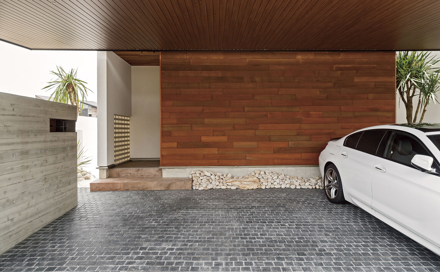 アールギャラリー(アールプランナー) 【ハイグレード/ガレージ/50坪台】毎日が高級ホテルのリゾートライフのよう。建築家と叶えたガレージハウスの建築実例画像3