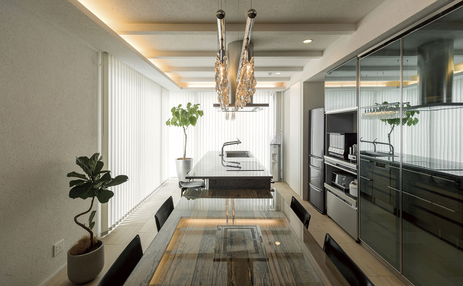 アールギャラリー(アールプランナー) 【ハイグレード/ガレージ/50坪台】毎日が高級ホテルのリゾートライフのよう。建築家と叶えたガレージハウスの建築実例画像6