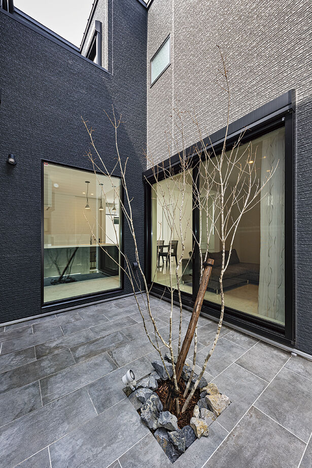 アールギャラリー(アールプランナー) 【1000万円台/30坪台/3LDK/間取り図】中庭を家族だけのプライベートラウンジに。外を閉じ、内を開放する家の建築実例画像6