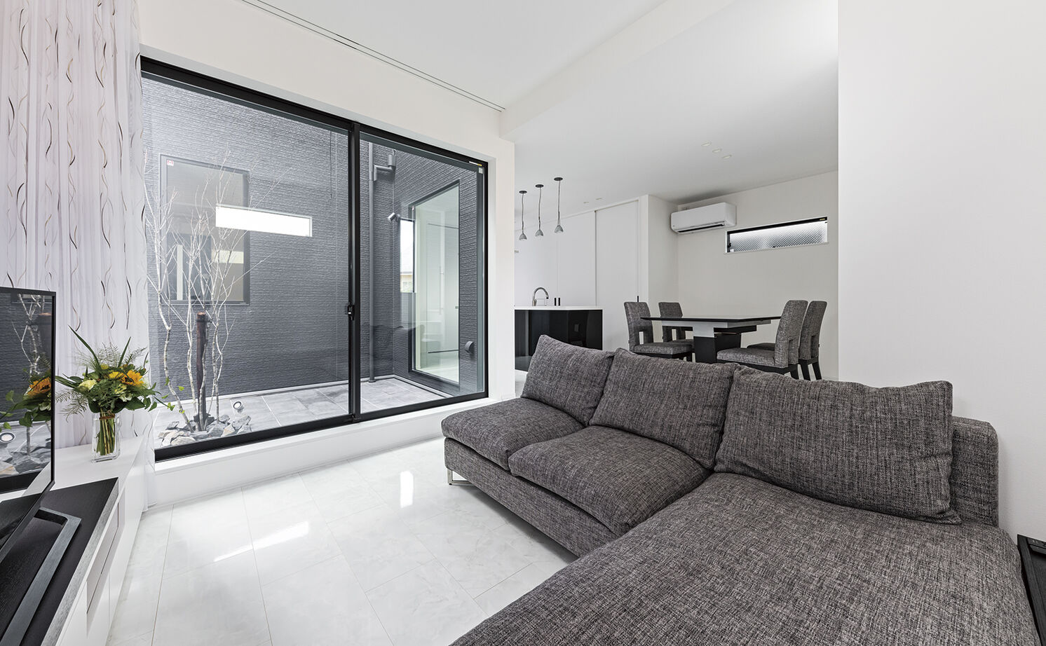 アールギャラリー(アールプランナー) 【1000万円台/30坪台/3LDK/間取り図】中庭を家族だけのプライベートラウンジに。外を閉じ、内を開放する家の建築実例画像7