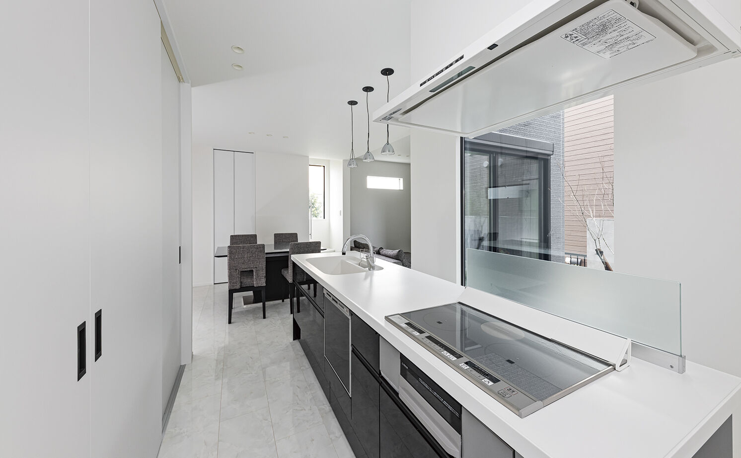 アールギャラリー(アールプランナー) 【1000万円台/30坪台/3LDK/間取り図】中庭を家族だけのプライベートラウンジに。外を閉じ、内を開放する家の建築実例画像11