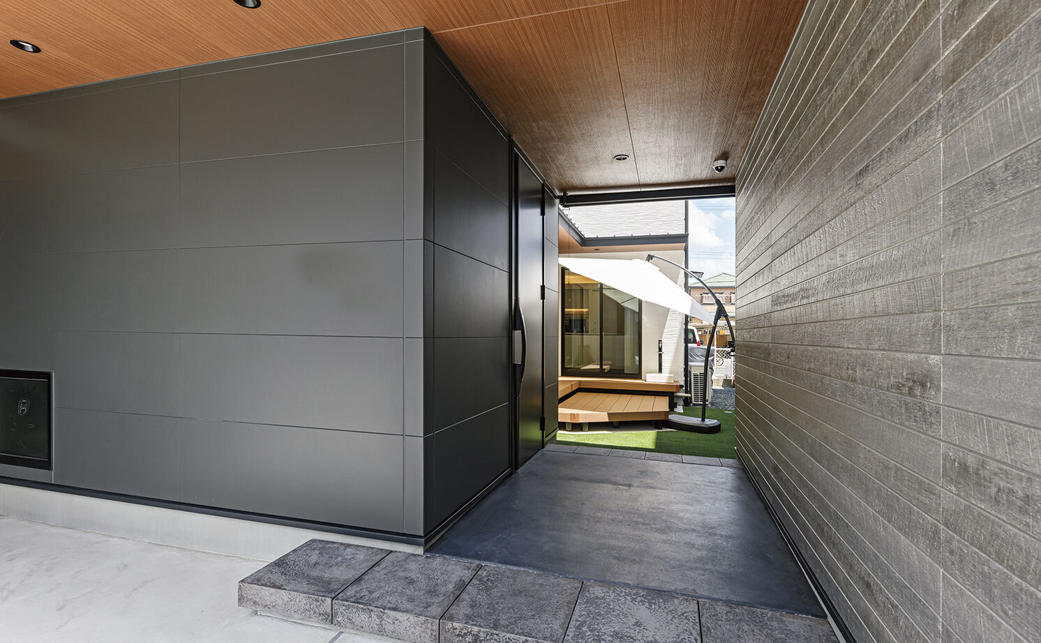 アールギャラリー(アールプランナー) 【3000万円台/40坪/4LDK/間取り図】ガレージと中庭のある暮らし。コートハウスで、おうち時間を満喫の建築実例画像3