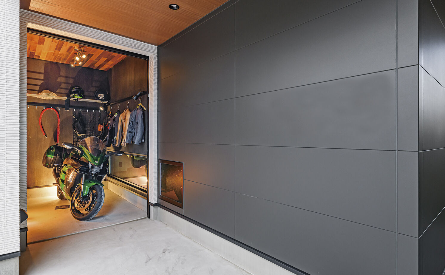 アールギャラリー(アールプランナー) 【3000万円台/40坪/4LDK/間取り図】ガレージと中庭のある暮らし。コートハウスで、おうち時間を満喫の建築実例画像4