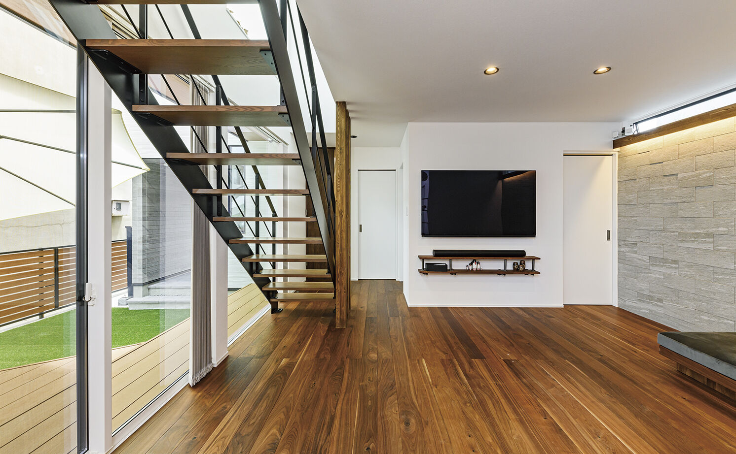 アールギャラリー(アールプランナー) 【3000万円台/40坪/4LDK/間取り図】ガレージと中庭のある暮らし。コートハウスで、おうち時間を満喫の建築実例画像11