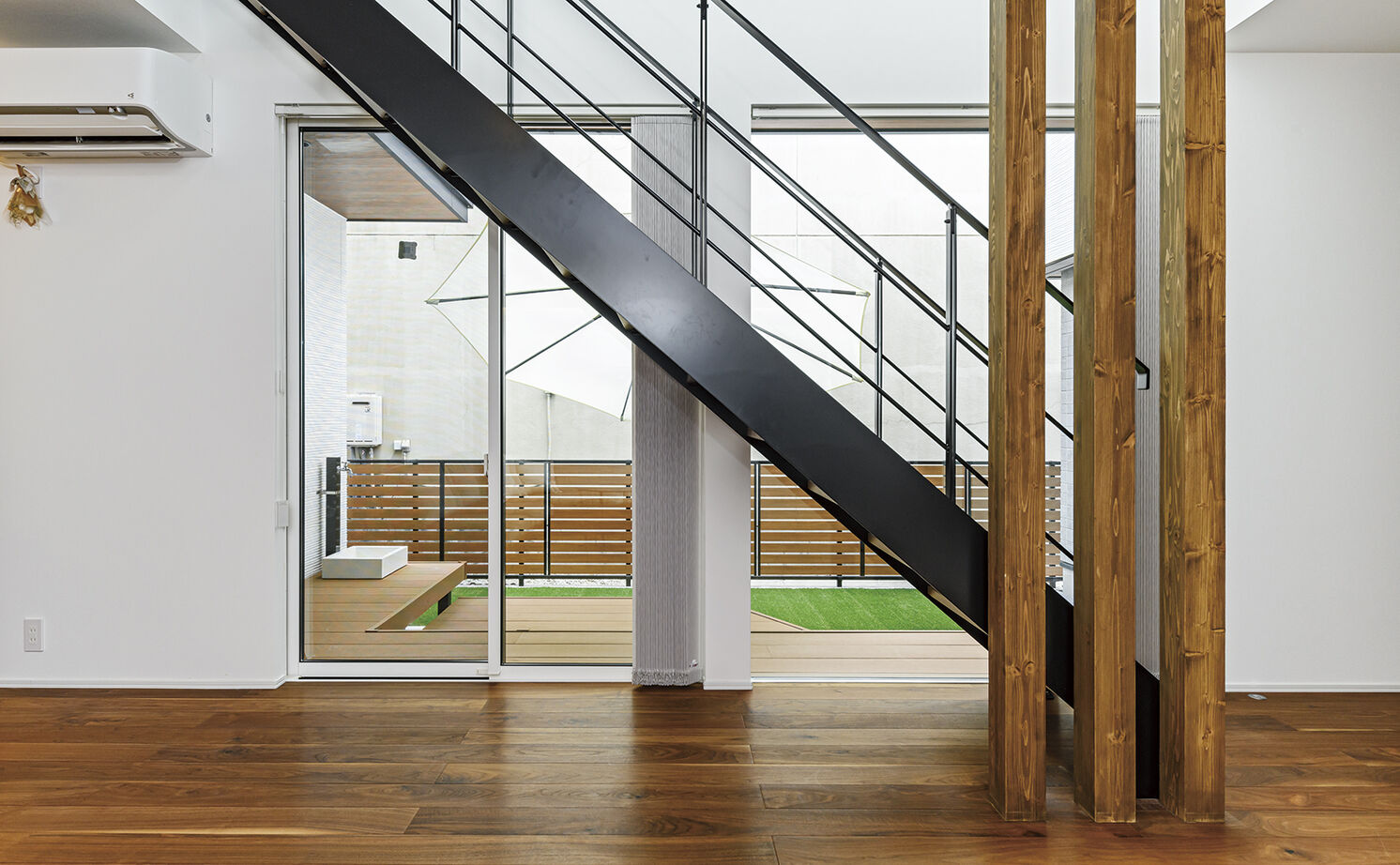 アールギャラリー(アールプランナー) 【3000万円台/40坪/4LDK/間取り図】ガレージと中庭のある暮らし。コートハウスで、おうち時間を満喫の建築実例画像13