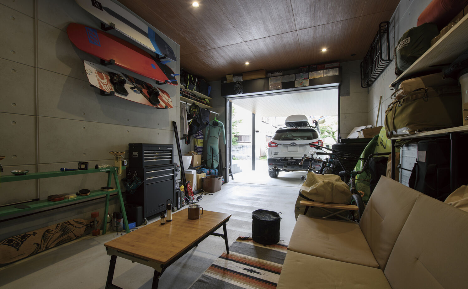 アールギャラリー(アールプランナー)  【ハイグレード/ビルトインガレージ/50坪台/シンプルモダン/理想の間取り】趣味と共に暮らす、非日常空間の建築実例画像2