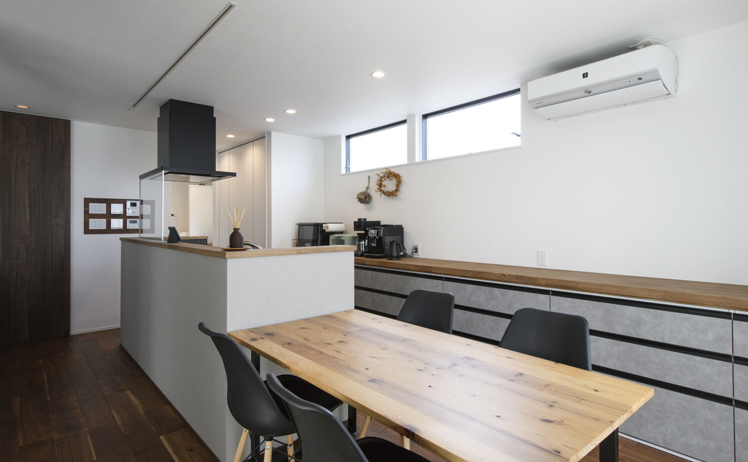 アールギャラリー(アールプランナー)  【ハイグレード/ビルトインガレージ/50坪台/シンプルモダン/理想の間取り】趣味と共に暮らす、非日常空間の建築実例画像11