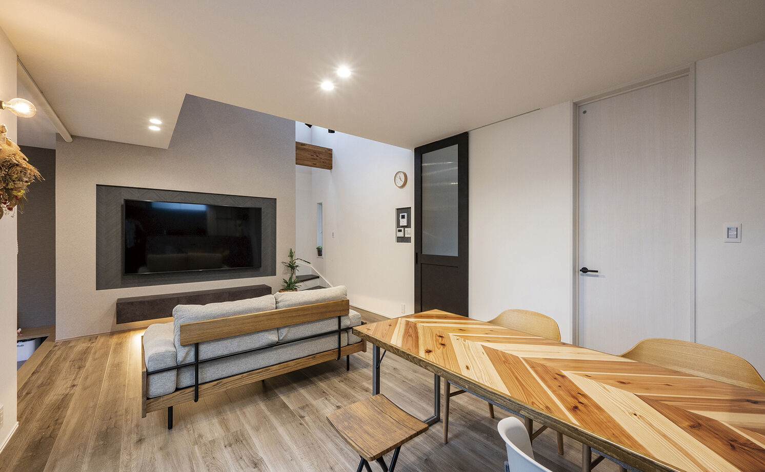 アールギャラリー(アールプランナー) 【1000万円台/30坪台/間取り図】シンプルモダンな空間に広がる開放感。吹抜けとピットリビングのある家の建築実例画像3