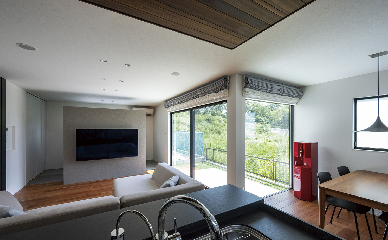 アールギャラリー(アールプランナー) 【2000万円台/2階建て/30坪台/3LDK/間取り図】テラスを囲む、L字型のLDK。外と内が繋がる空間を楽しむ家の建築実例画像2