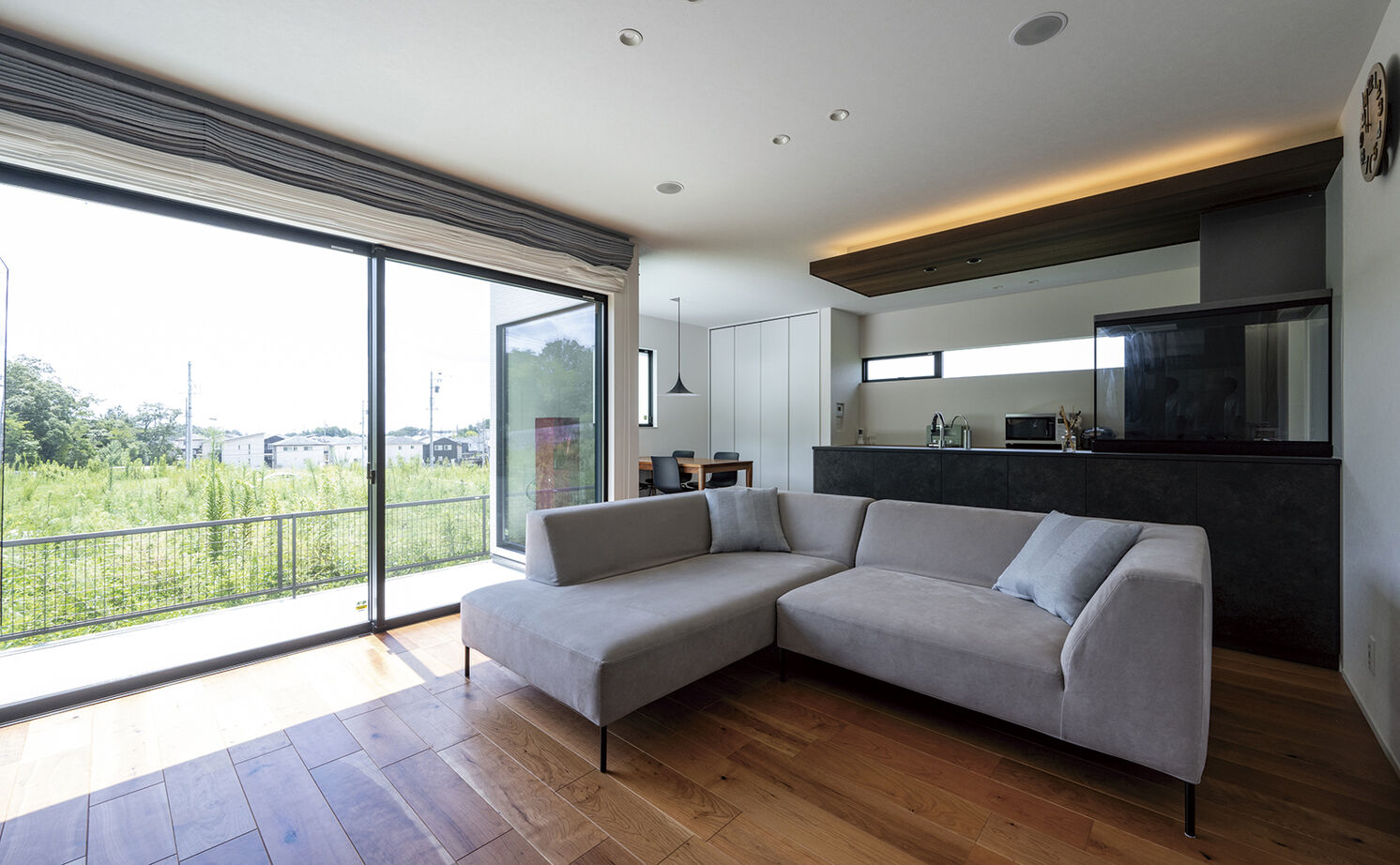 アールギャラリー(アールプランナー) 【2000万円台/2階建て/30坪台/3LDK/間取り図】テラスを囲む、L字型のLDK。外と内が繋がる空間を楽しむ家の建築実例画像4