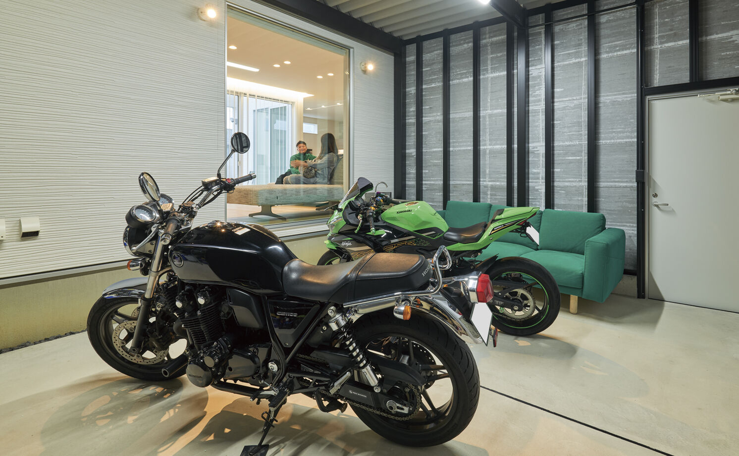 アールギャラリー(アールプランナー) 【3000万円台/ガレージ/2階建て/40坪台/3LDK/間取り図】趣味空間、暮らしやすさを叶えたガレージハウスの建築実例画像2