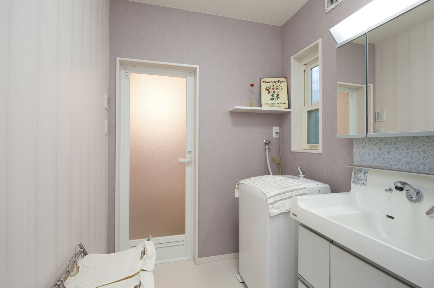 リアルホーム 大空間を確保しながら耐震性に優れる　白を基調とした雑貨を楽しむ家の建築実例画像6