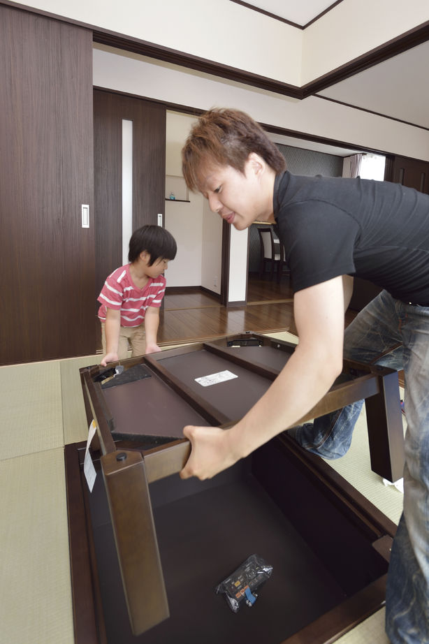 リアルホーム 空間をひと続きにした　広がるリビングが家族を繋ぐ家の建築実例画像2