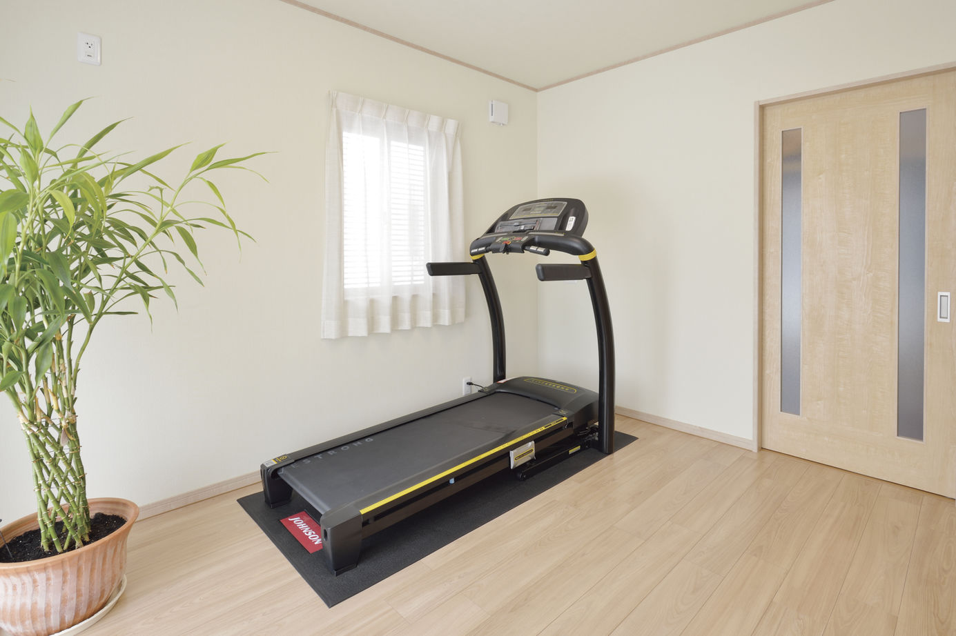 リアルホーム 住み始めてからのコストを軽減　音楽や映画、ジムを楽しむ家の建築実例画像3