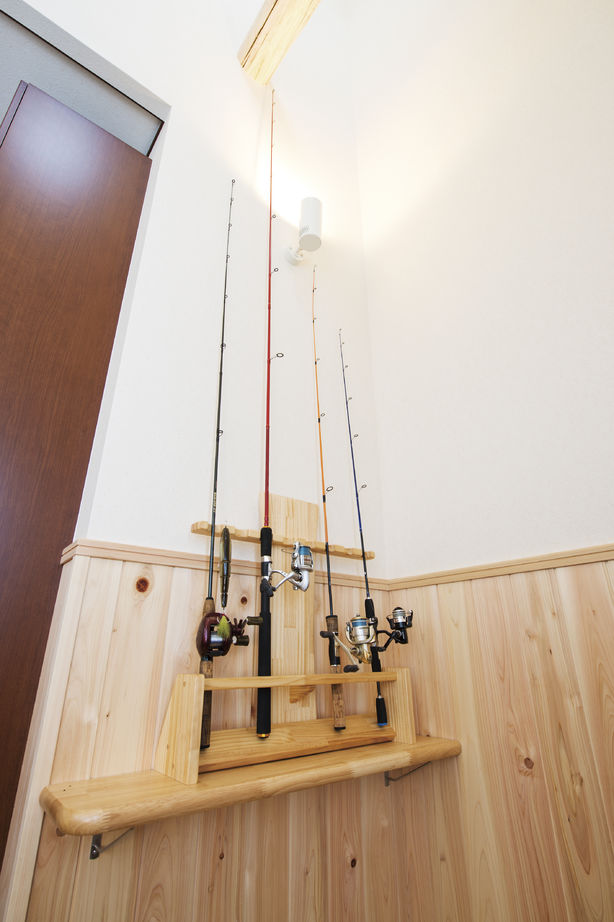 リアルホーム 大空間の吹き抜けから光が溢れる、無垢の床を使った明るい家の建築実例画像9